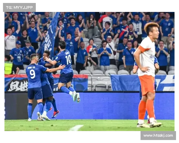 泰山外援克雷桑和马德鲁加现场观赛巴西对阵韩国比赛精彩瞬间